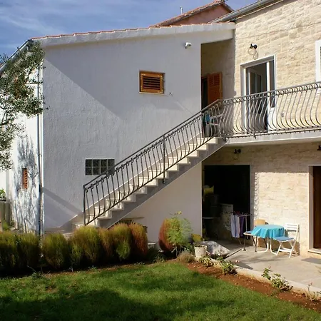 Apartamento With A Parking Space Splitska, Brac - 9657 Postira